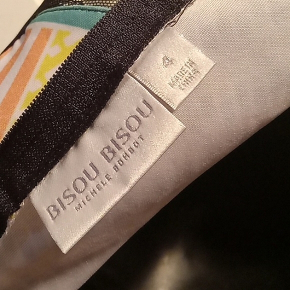 Bisou Bisou Dress 4 - Picture 8 of 9